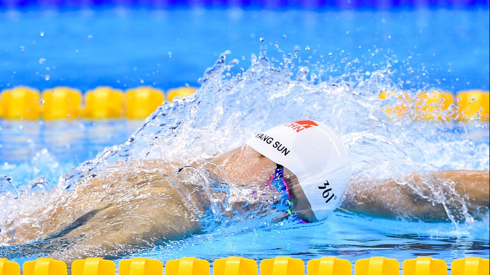 C罗的影响力超越球场，引发多方讨论