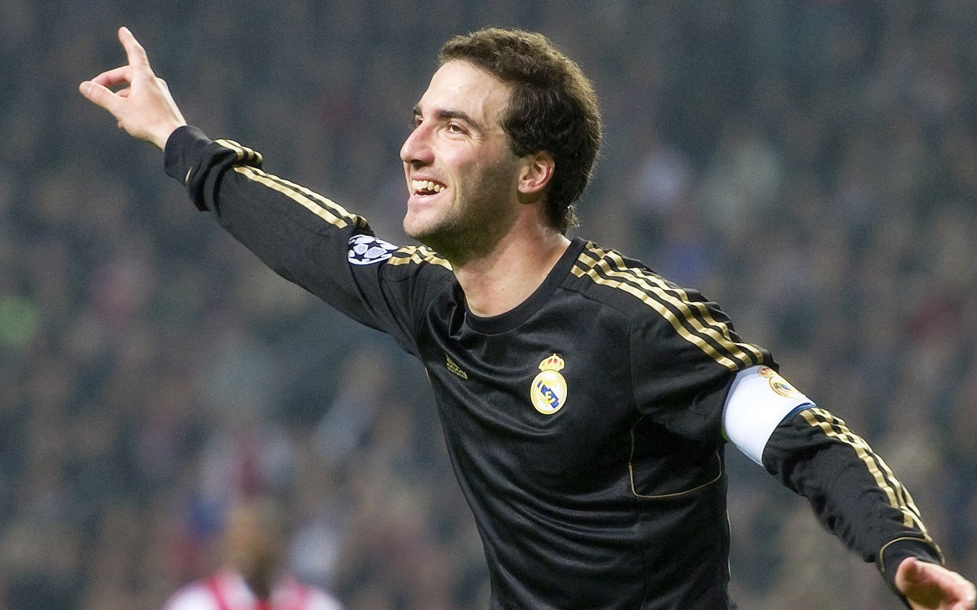 开云体育 kaiyun sports-UFC史上罕见的勇气：没有牙套的激烈对决，背后的故事令人震撼